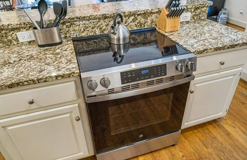 Redmont Park Condominio | Charming Condo with Neighborhood Feel, Perfectly Located in Highland Park!