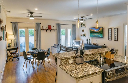 Redmont Park Condominio | Charming Condo with Neighborhood Feel, Perfectly Located in Highland Park!