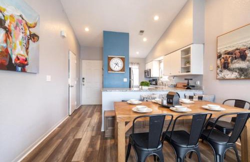 Branson Apartamento | Charming Condos at Holiday Hills Resort - Beautifully Updated and Affordable - Family Amenities