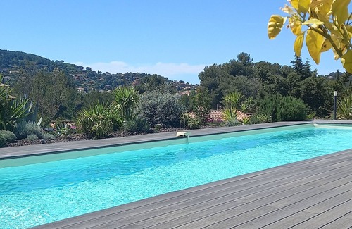 Le Beausset Villa | Charming contemporary villa with large swimming pool