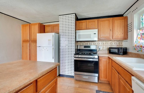 Butler Cabaña | Charming & Convenient Home in Butler