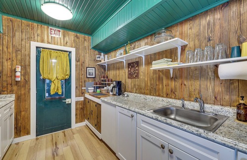 Duenweg Apartamento | Charming Converted Railcar Studio in Joplin!