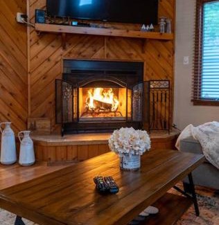 Lake Harmony Casa | Charming Corner Newly Furnished Townhome