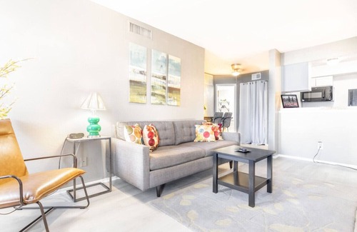 Park Central Apartamento | CHARMING CORPORATE APARTMENT IN DFW!