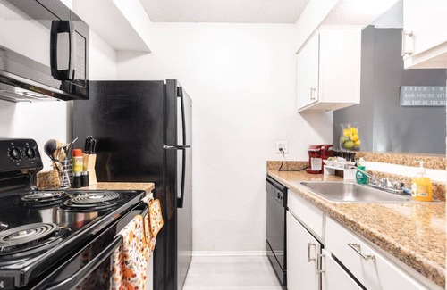 Park Central Apartamento | CHARMING CORPORATE APARTMENT IN DFW!