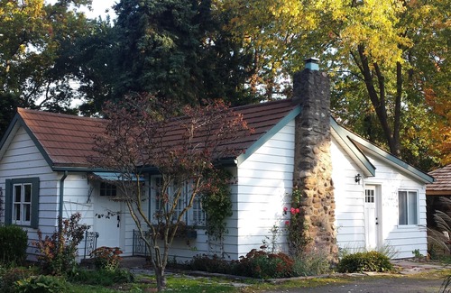 Historic Old Town Cabaña | Cottage con Encanto con chimenea de piedra