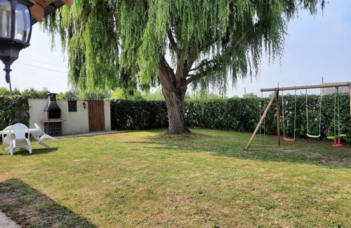 Brain-sur-Allonnes Cabaña | Encantador Gîte Cerca de la Loire con Jardín y Terraza Cúbierta para 4 Personas
