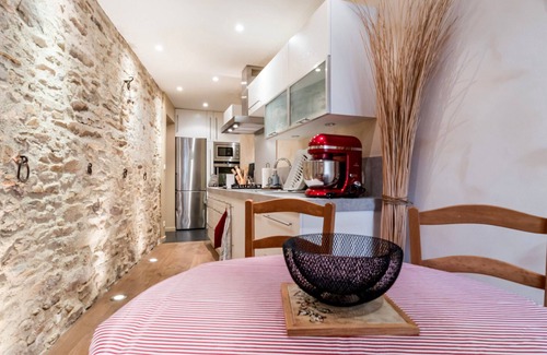 Saint-Pere-en-Retz Cabaña | Encantadora casa con estilo de castillo, cerca de la playa, WiFi, terraza-solarium y aparcamiento privado