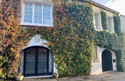Saint-Pere-en-Retz Cabaña | Encantadora casa con estilo de castillo, cerca de la playa, WiFi, terraza-solarium y aparcamiento privado