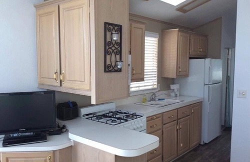 Desert Hot Springs Cabaña | Charming Cottage Tiny Home in quiet Hot Springs Resort & Pickleball Paradise