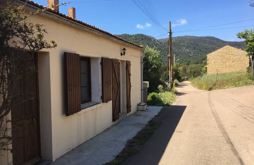 Monacia-d'Aullene Casa | Encantadora casa de campo en un típico pueblo corso cerca del mar