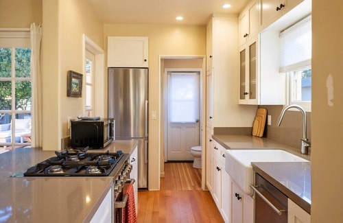 Golden Rectangle Casa | Charming Cottage in Downtown Carmel - Large Backyard with Hot Tub