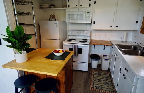 Boothbay Harbor Cabaña | Charming Cottage on the Great Pond in Boothbay Harbor, Maine