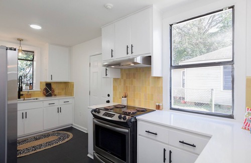 Mid City South Cabaña | Charming Cottage, 2 mi. from Louisiana State University, restaurants & shopping!