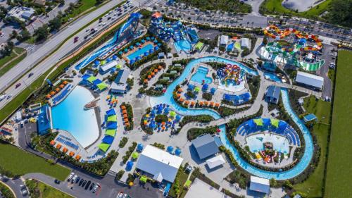 Bay Lake Casa | Charming Cottage 3 Miles From Disney With Margaritaville Resort & Island H2O Access - 8083Kd