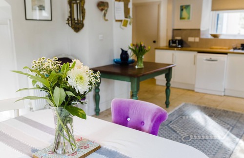 Manorbier Cabaña | Cottage con Encanto, 5 minutos a pie de la playa, pases gratuitos para el castillo