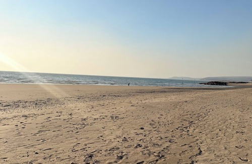 Borth Apartamento | Charming Cottage Apartment-1 minute from Beach