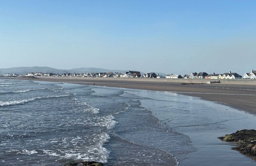 Borth Apartamento | Charming Cottage Apartment-1 minute from Beach