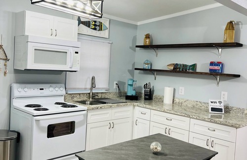 Gulfport Casa | Charming Cottage, a Walk to the beach!