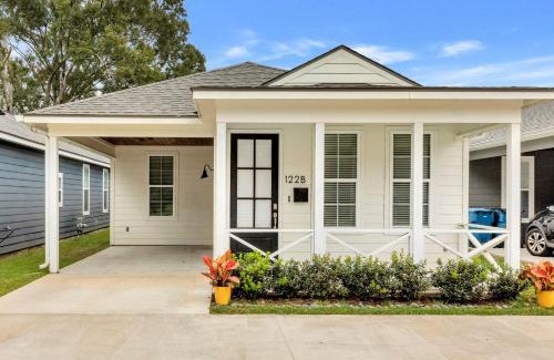 Lafayette Casa | Charming Cottage built in 2019