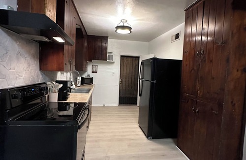 Biggs Field Cabaña | Charming cottage by Ft Bliss & US 54, WiFi, Private parking in delightful ElPaso