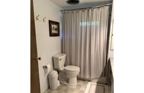 Tomahawk Cabaña | Charming Cottage by Lake Nokomis