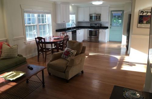 Savannah Cabaña | Cottage con Encanto - Completamente renovado. Cerca del centro de Savannah y Tybee