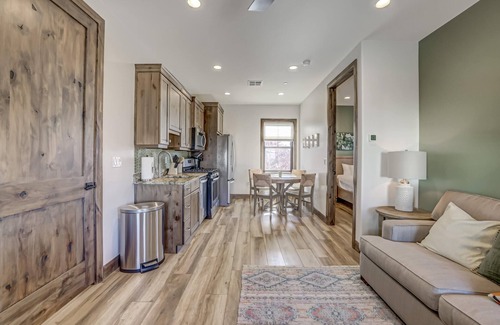 Washington Fields Casa | Charming cottage for 2 | Resort Pool | Minigolf | CC