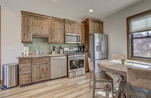Washington Fields Casa | Charming cottage for 2 | Resort Pool | Minigolf | CC