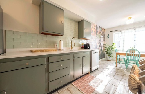 North Kessler Manor Casa | Charming Cottage - Game Room - Yard