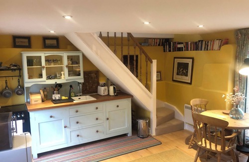 Cliffe Pypard Cabaña | Charming cottage with fabulous views.