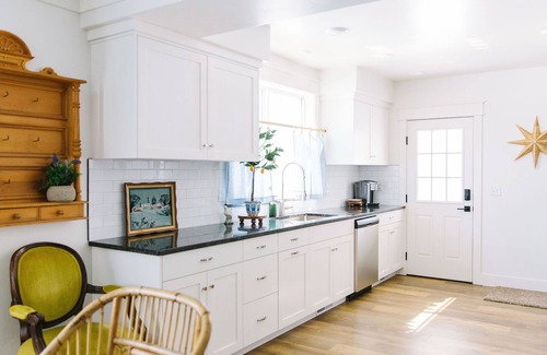 Afton Casa | Charming cottage home in downtown Afton, walking distance to restaurants.