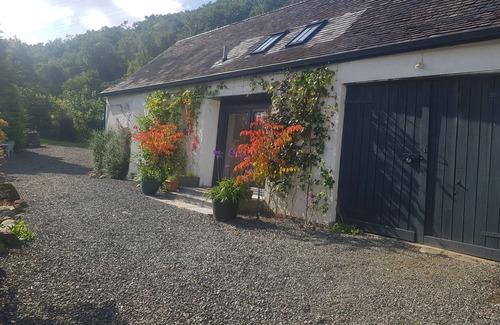 Cairndow Cabaña | Charming cottage in Cairndow, set within stunning gardens with outstanding views