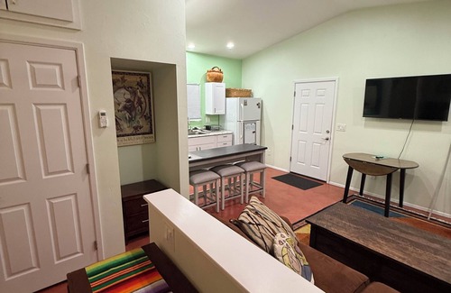 Peter Howell Cabaña | Charming Cottage in central Tucson with AC