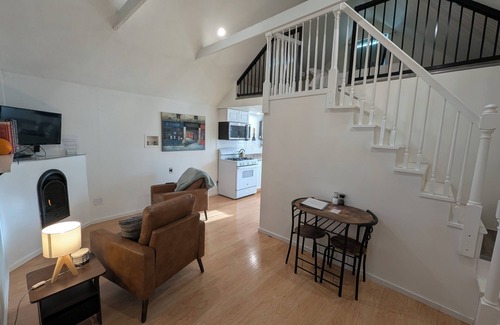 Northeast Neighbors Cabaña | Charming Cottage in Central Salem