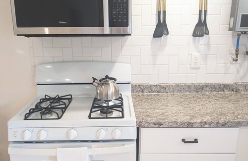 Northeast Neighbors Cabaña | Charming Cottage in Central Salem