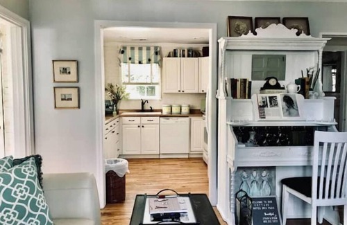 Columbia Cabaña | Charming cottage in great neighborhood...close to downtown, fort and university