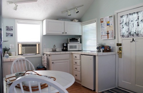 Saugatuck Cabaña | Cottage con Encanto en Dist Histórico con hermosos jardines-5 minutos a pie de la ciudad
