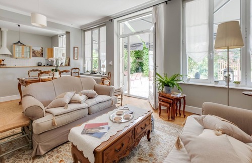 Prayssac Casa | Villa en pueblo con piscina privada