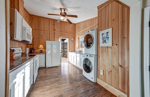 Petaluma Cabaña | Charming cottage in Petaluma, outside historic downtown 9 acres with great views