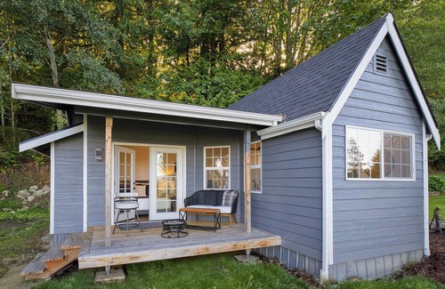Poulsbo Cabaña | Charming Cottage in Serene Poulsbo with WiFi access