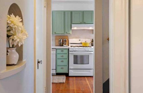 Downtown Vancouver Casa | Charming cottage in the city; walk to Main Street