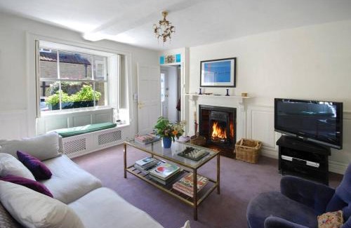 Frome Casa | Charming Cottage in the Heart of Frome with parking