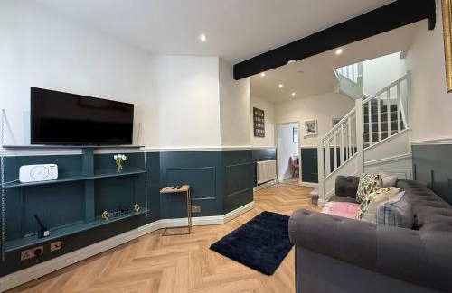 Windsor Casa | Charming cottage in WINDSOR - WALK TO CASTLE &SHOPS!