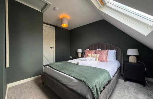 Windsor Casa | Charming cottage in WINDSOR - WALK TO CASTLE &SHOPS!
