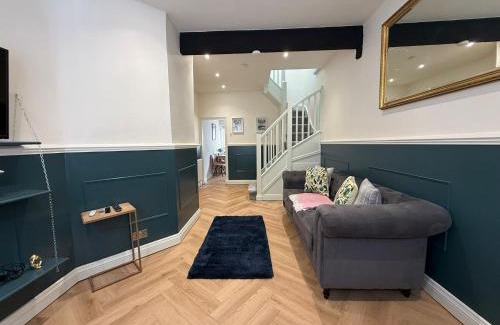 Windsor Casa | Charming cottage in WINDSOR - WALK TO CASTLE &SHOPS!