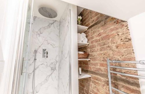 Windsor Casa | Charming cottage in WINDSOR - WALK TO CASTLE &SHOPS!