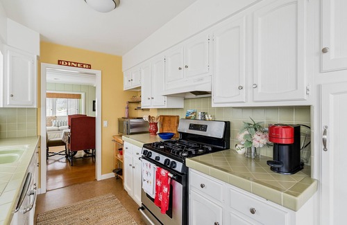 South Laguna Casa | Charming cottage near beach with ocean views, patio, fireplace, washer/dryer