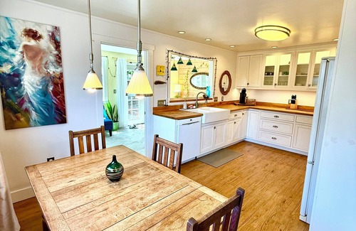 Southeastern Sacramento Casa | Charming Cottage Near Downtown Sac with Office & 5 Star Home