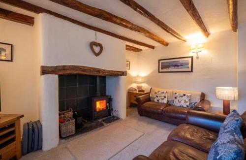 Blackawton Casa | Charming Cottage Near Dartmouth With Log Burner
